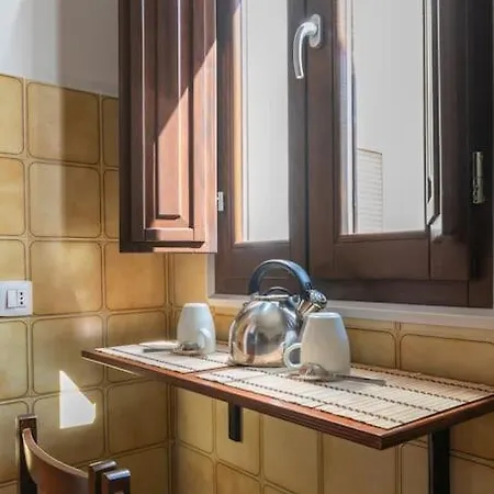 Dimora Del Pittore, Usellus