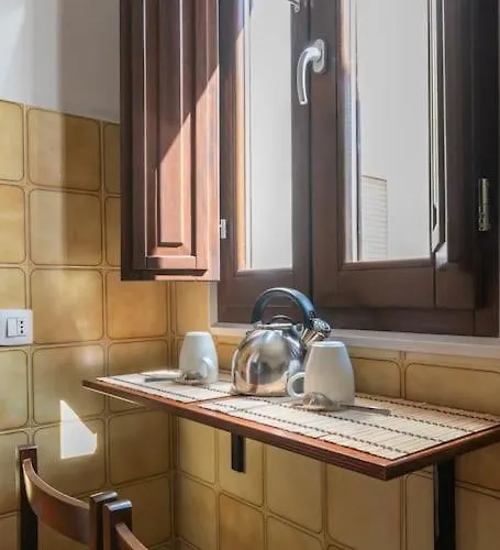 Dimora Del Pittore, Usellus